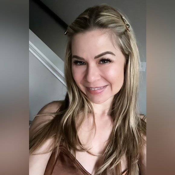 Meet your Posher, Jennifer - Picture 2 of 15